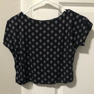 NWOT crop top with printed motif